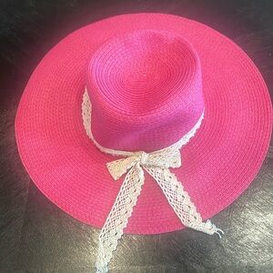 Floppy pink straw hat glam & glitz style